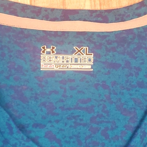 Under Armour Shirt - Picture 3 of 5